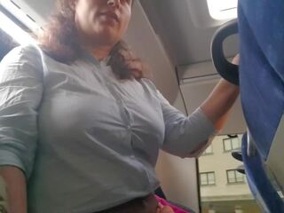 Voyeur seduz milf para suck&jerk sua prick em autocarro: amadora adulto vídeo feat. expressiagirl