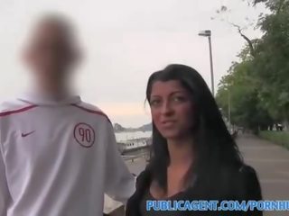 Publicagent attractive brune fucked në hotel si të saj bf waits jashtë