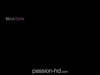 Passion-hd brunette ado blindfolds son stripling avant adulte film