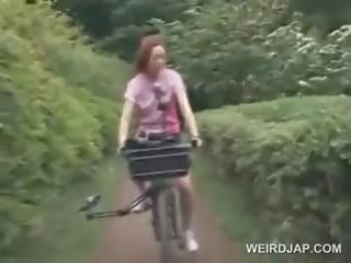 亞洲人 青少年 sweeties 騎術 bikes 同 假陽具 在 他們的 cunts