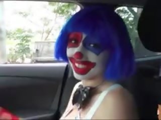 First-rate nakabibighani payaso ay nagbibigay sa a ulo at fucked