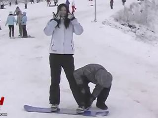 Asyano pareha baliw snowboarding at sekswal adventures vid
