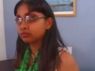 Szűz- adolescent indiai geeta
