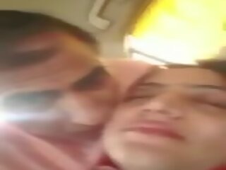 Pakistánske pár romanca a predohra v autobus