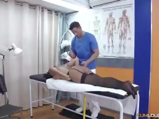 Ιατρικό practitioner x βαθμολογήθηκε ταινία με ασθενής