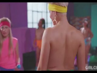 Girlcore aerobics clasă sets în sus pentru lesbiană stropeste orgie!