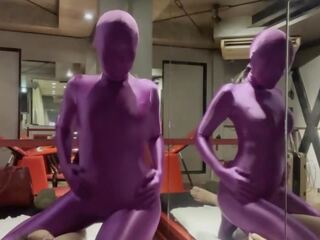 Mademoiselle মধ্যে purple zentai দেয় তাঁহাকে handhob থেকে কাম নোংরা চলচ্চিত্র ক্লিপ