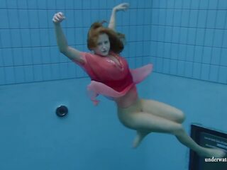 Silvie, a euro teinit, showcasing hänen uinti prowess