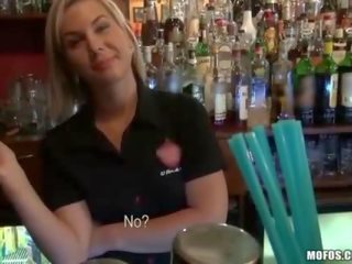 Delightful barmaid stuffed in cunt for money