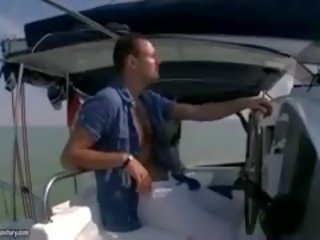 Muito grande anal a foder em barco