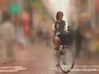 Asiatisch teenager sweeties bekommen fotzen alle feucht während reiten die bike