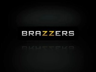 的brazzers - 徐娘半老 喜歡 它 大 - 優 媽媽我喜歡操 亂搞 年輕 傢伙 在 該 淋浴 現場 主演 francesca le 和 keiran 背風處