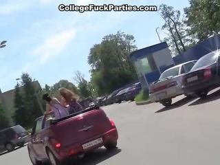Campus lady stötte i den bil