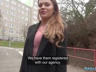Publiek agent russisch shaven poesje geneukt voor contant: porno 89