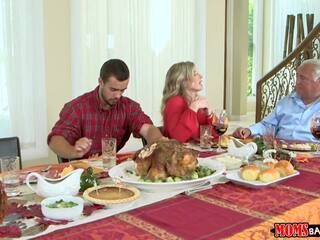 ขั้นตอน คุณแม่ ปัง วัยรุ่น - ดื้อ ครอบครัว thanksgiving