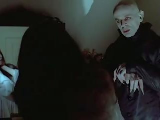 Nosferatu vampire bites vierge fille, gratuit adulte vidéo f2