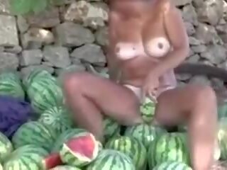 Waktu untuk mengumpulkan semangka, gratis di luar rumah milf seks film mov