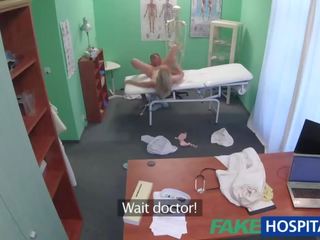 Fakehospital desirable blond patient obtient chatte examen puis baisée dur par docteur