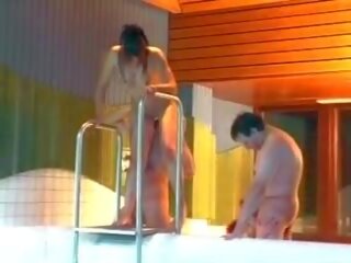 Două lasciv doamne de la germania obtinerea inpulit la the spa: retro amator sex video