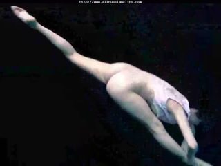 تحت الماء مرن gymnastic الروسية cumshots ابتلاع