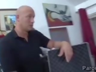 Lucky bald gyzlaň söýgülisi produces uly emjekli stunner squeal like a strumpet