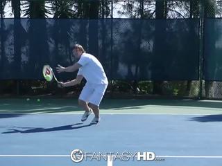 Piccolo dillion arpista prende scopata su il tennis corte