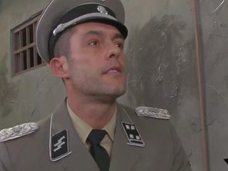 Rotschopf dp gefickt von zwei soldier hähne