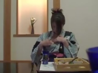 字幕付きの 無検閲の シャイ 日本語 熟女 で yukata で ハメ撮り