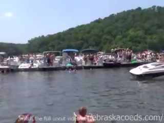 Vill og ekte dag fest vid fra fest cove innsjø av den ozarks missouri