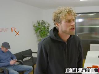 Digitalplayground - skitten sykepleier vet hvordan til ordne en stikk