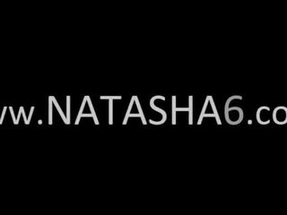 塞尔维亚人 natashas 背部 到 性质