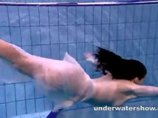 Andrea movs mooi lichaam onderwater