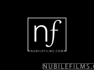 Nubilefilms - плешив стегнат путка получава удряха от трудно пенис <span class=duration>- 8 min</span>