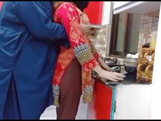 Pakistani bojo silit hole fucked in the pawon while she is working with clear audio