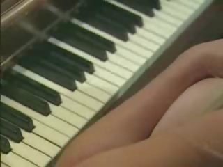 Spelen met mijn nat poesje is meer plezier vervolgens spelen de piano