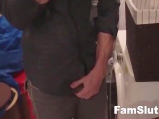 انحرف step-dad مهووس مع بنات سراويل | famslut.com