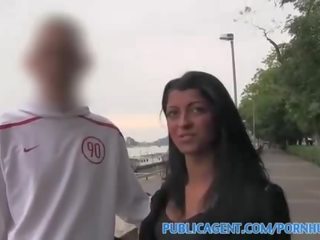 Publicagent pievilcīgs brunete fucked uz viesnīca kā viņai bf waits ārpuses