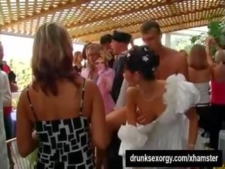 Putas chupar e caralho em um casamento