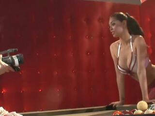 Tera Patrick Suddenly Feels lascivious And Gets Off In Arousing Solo beauty Clip!