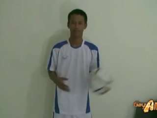 Asiatico calcio stripling