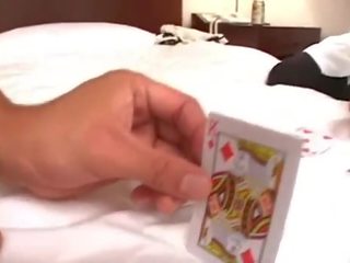 Uitstekend japans kuikens spelen striptease poker