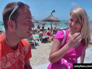 Blondinke draga picked up na na plaža in zajebal: brezplačno umazano film 0f
