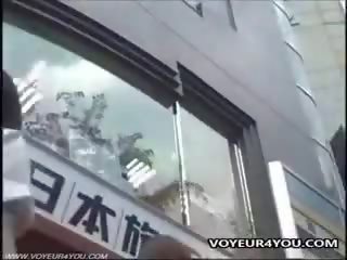 Japonsko ljubica dvignjeno krilo hlačke secretly videoed