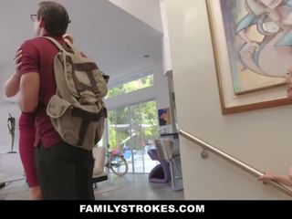 Familystrokes - σπασίκλας step-bro πατήσαμε μου για homework