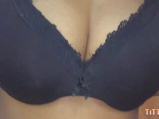 Tailandesa joven mujer con enorme natural tetas folla su extranjero partner