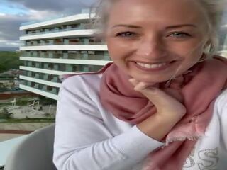 In mallorca fingered naar orgasme publiek op de hotel balkon