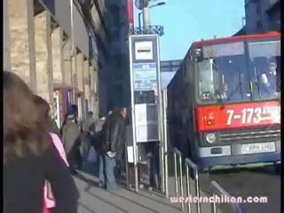 Adorable gros seins blond nichons saisi cul peloté sur autobus partie 1