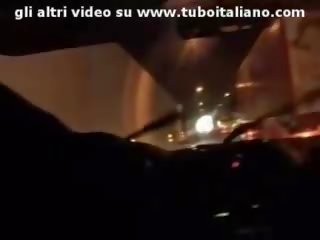 Troietta scopata in macchina geneukt in de auto