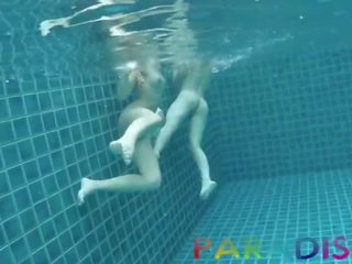 Vui tươi s được fucked lược cùng nhau trong hồ bơi bên ngoài - đầu tiên phần xxx phim video