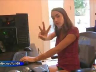 Jeri _ Amateur Gamer daughter Masturbating With A Mouse